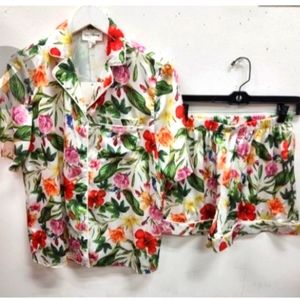 Two-piece floral satin short set , it is very cute and comfortable.
